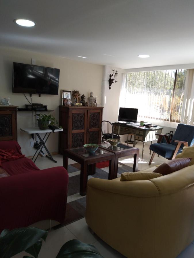 Habitación en casa particular Charming Sunny Bedroom Overlooking Beautiful Amsterdam Avenue In Condesa Area *