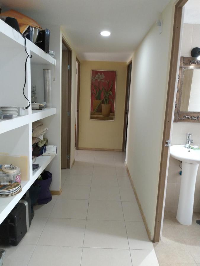 Charming Sunny Bedroom Overlooking Beautiful Amsterdam Avenue In Condesa Area México DF