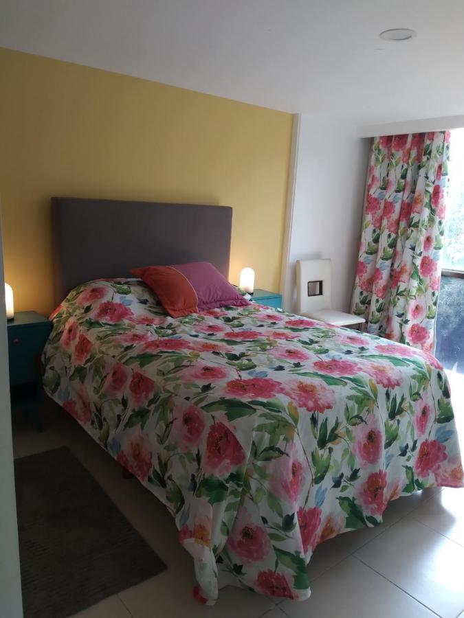 Charming Sunny Bedroom Overlooking Beautiful Amsterdam Avenue In Condesa Area México DF