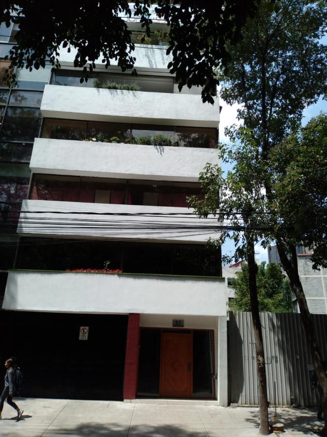 Charming Sunny Bedroom Overlooking Beautiful Amsterdam Avenue In Condesa Area * Città del Messico
