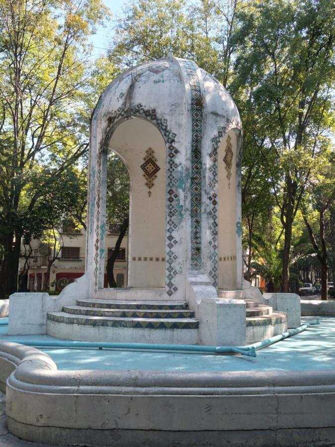 Charming Sunny Bedroom Overlooking Beautiful Amsterdam Avenue In Condesa Area México DF